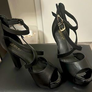 Black Heels size 7.5 never worn